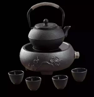 4 tasses de thé noire en fonte